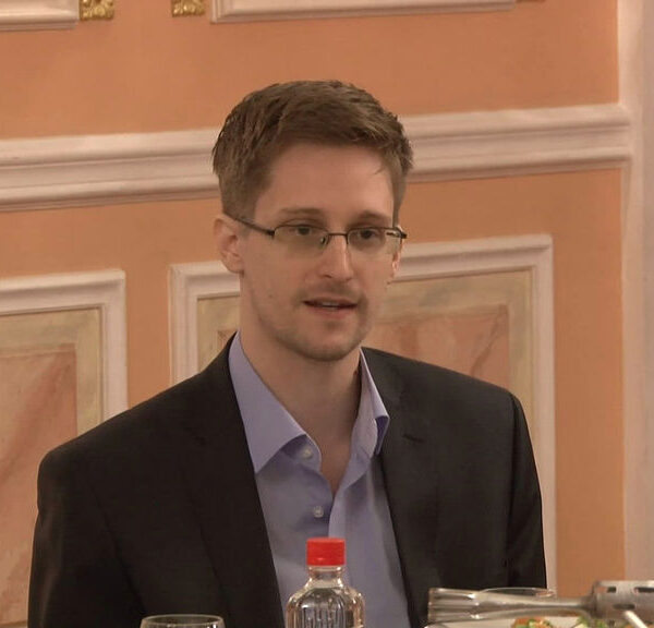 BRIEF: Snowden granted Russian citizenship