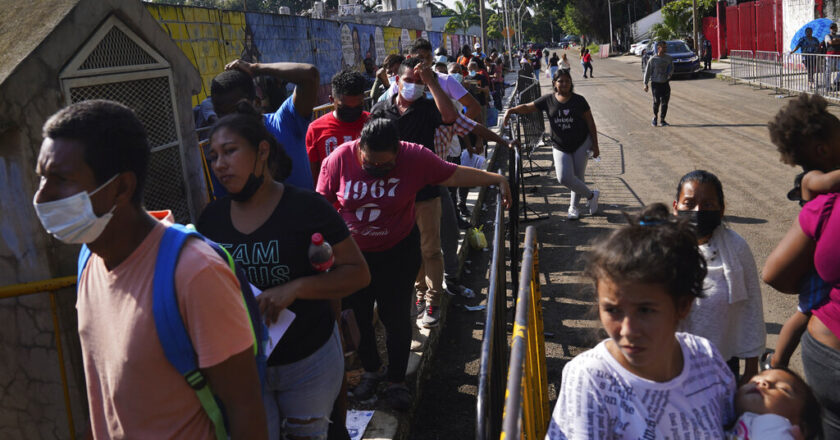 Thriving network of fixers preys on migrants crossing Mexico